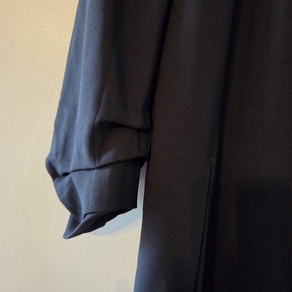 Aritzia Babaton Power Hip Blazer Classic Black Open Front Casual Size US 6. - Picture 10 of 15